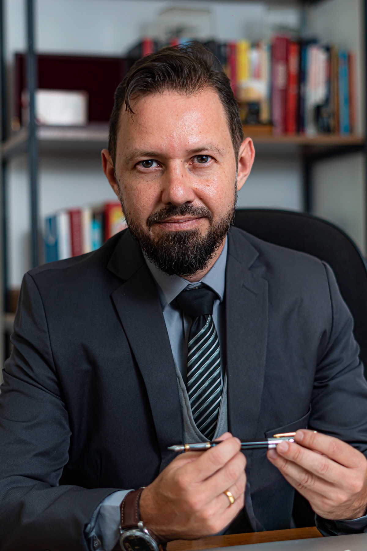 Cristiano Rodrigues, advogado tributarista e empresarial, em seu escritório em Pouso Alegre